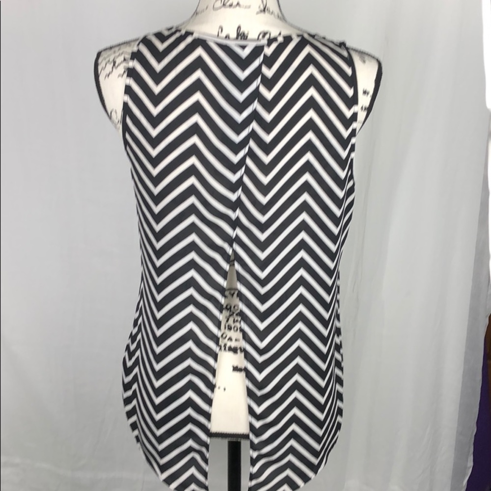 Express | Split Back Tank Top . - Picture 2 of 4